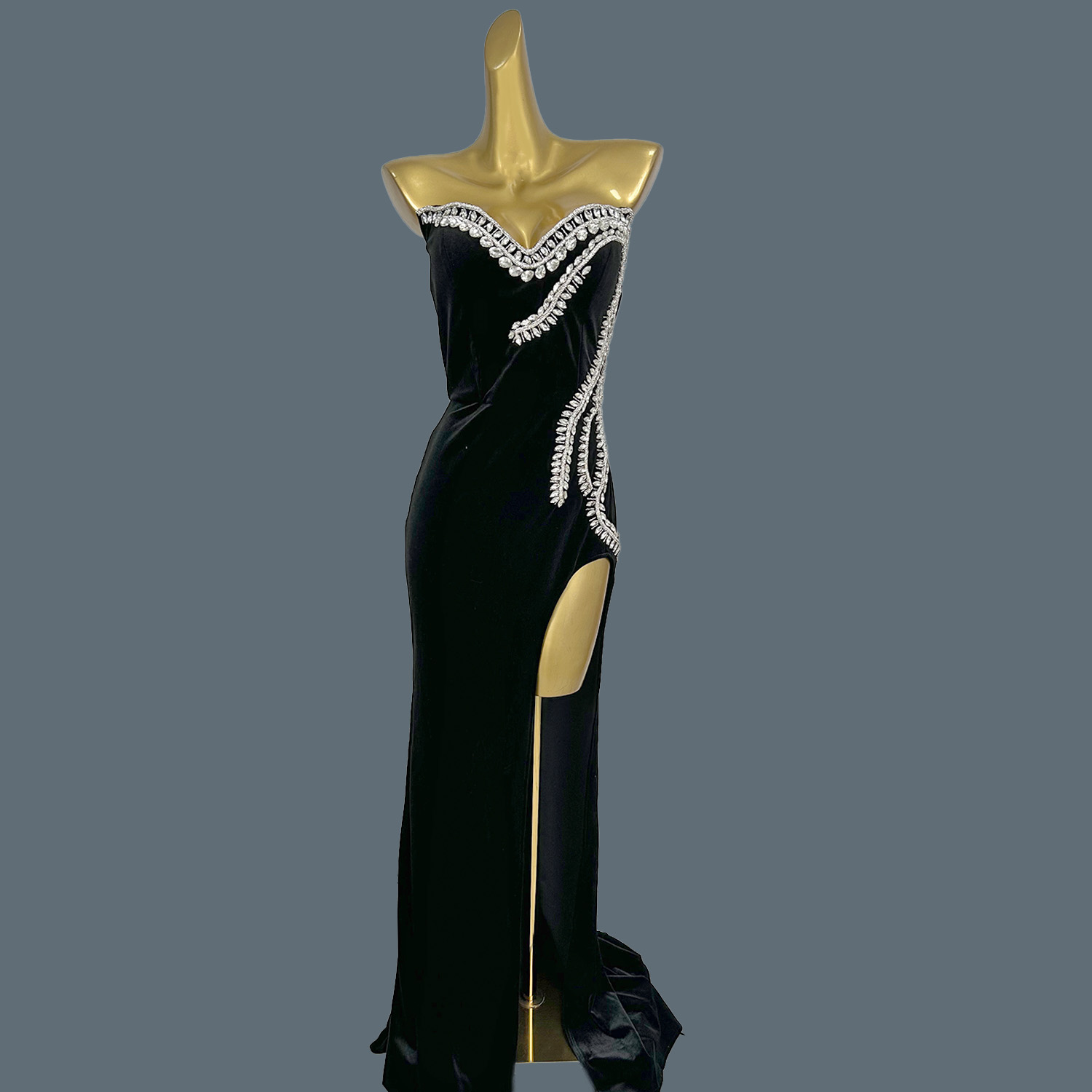 Women Formal Wear Photoshoot - Gaun Panjang Beludru Hitam Gaun Malam